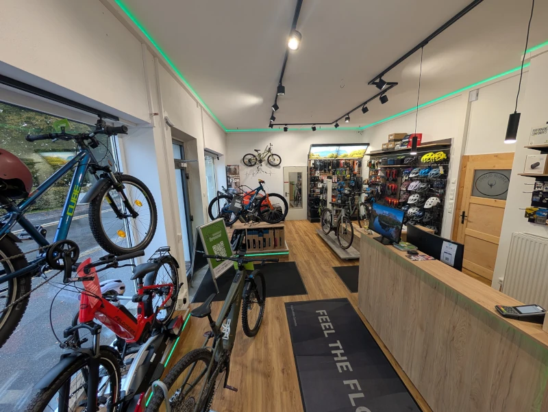 Bild der Ausstellung - Fahrr&auml;der, Helme