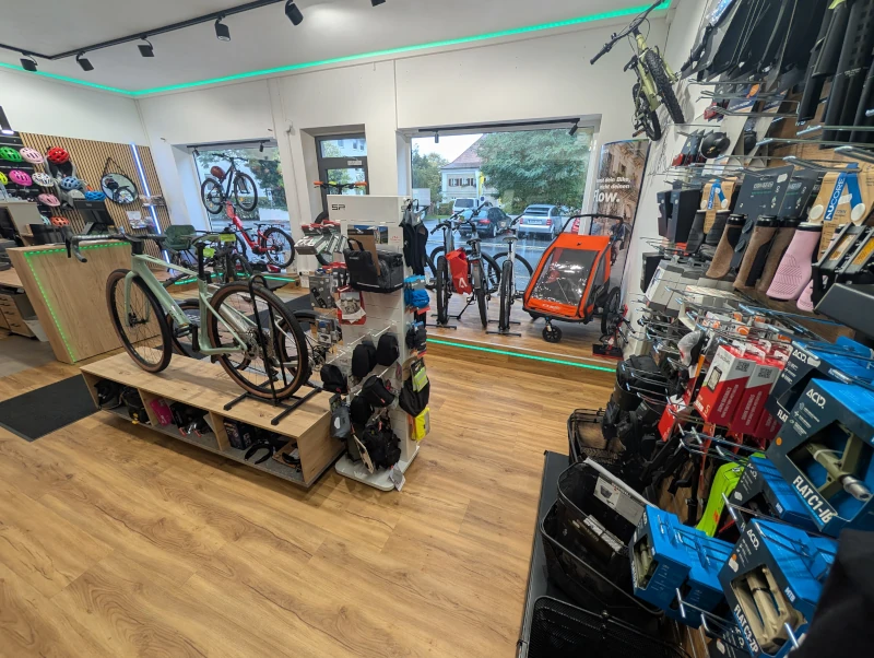 Bild der Ausstellung - Fahrr&auml;der, Trinkflaschen, Luftpumpen